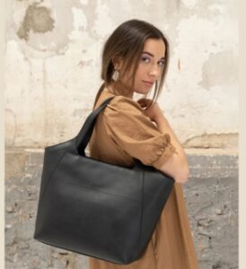 veganlyy-Canussa-executive-black-business-women-vegan-leather-cruelty-free-ethical-bag