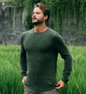 veganlyy-driftwood-tales-sweater-knitted-with-organic-cotton-army-green-sustainable-men-clothing