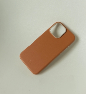 O.N.E. Concepts corn leather iphone case caramel color presented by veganlyy blog plastic-free wardrobe accessories for men and women eco cruelty free vegan and ethical fashion